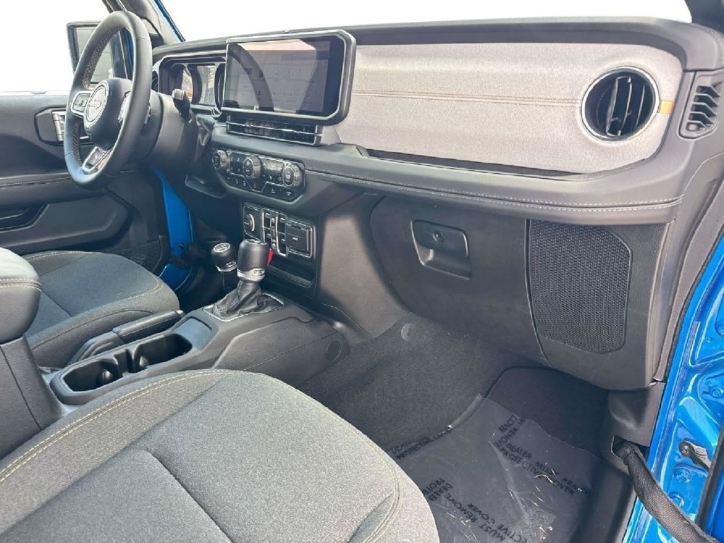 Used 2024 Jeep Wrangler Unlimited Sahara AWD/4WD image 17