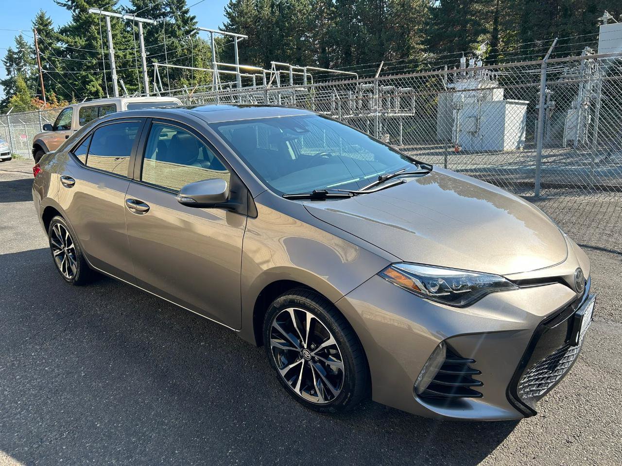 Used 2019 Toyota Corolla XSE image 3