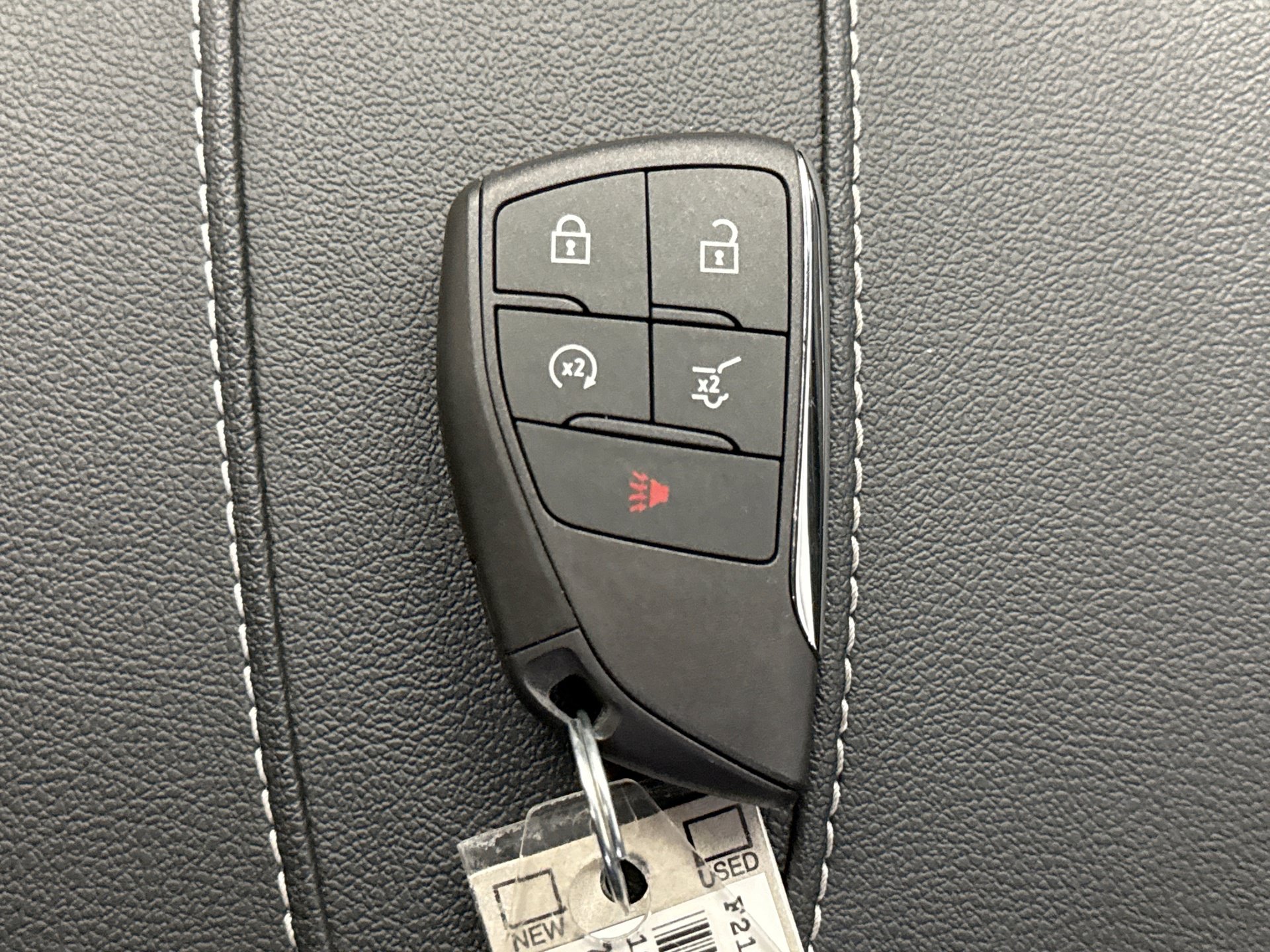 Used 2025 Chevrolet Traverse LT w/ Driver Confidence Package FWD image 24