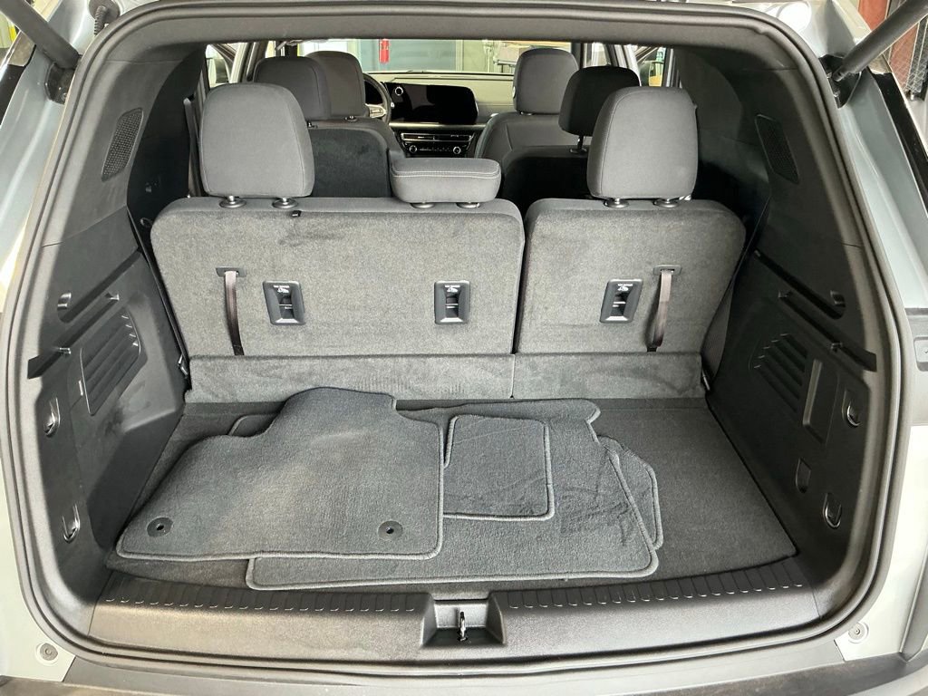 Used 2024 Chevrolet Traverse LT image 27