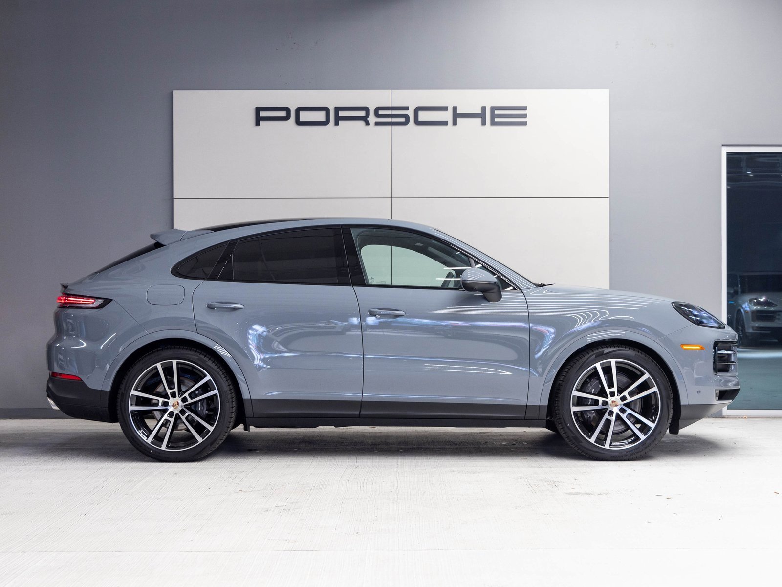 Certified 2026 Porsche Cayenne Coupe image 8