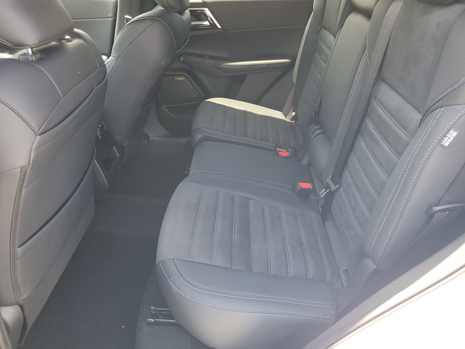 New 2025 Mitsubishi Outlander SE image 21