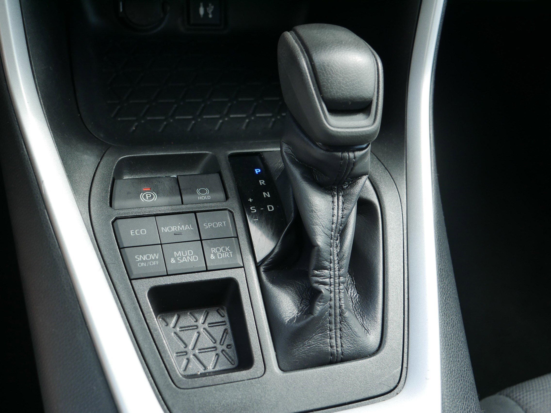 Used 2019 Toyota RAV4 XLE image 24