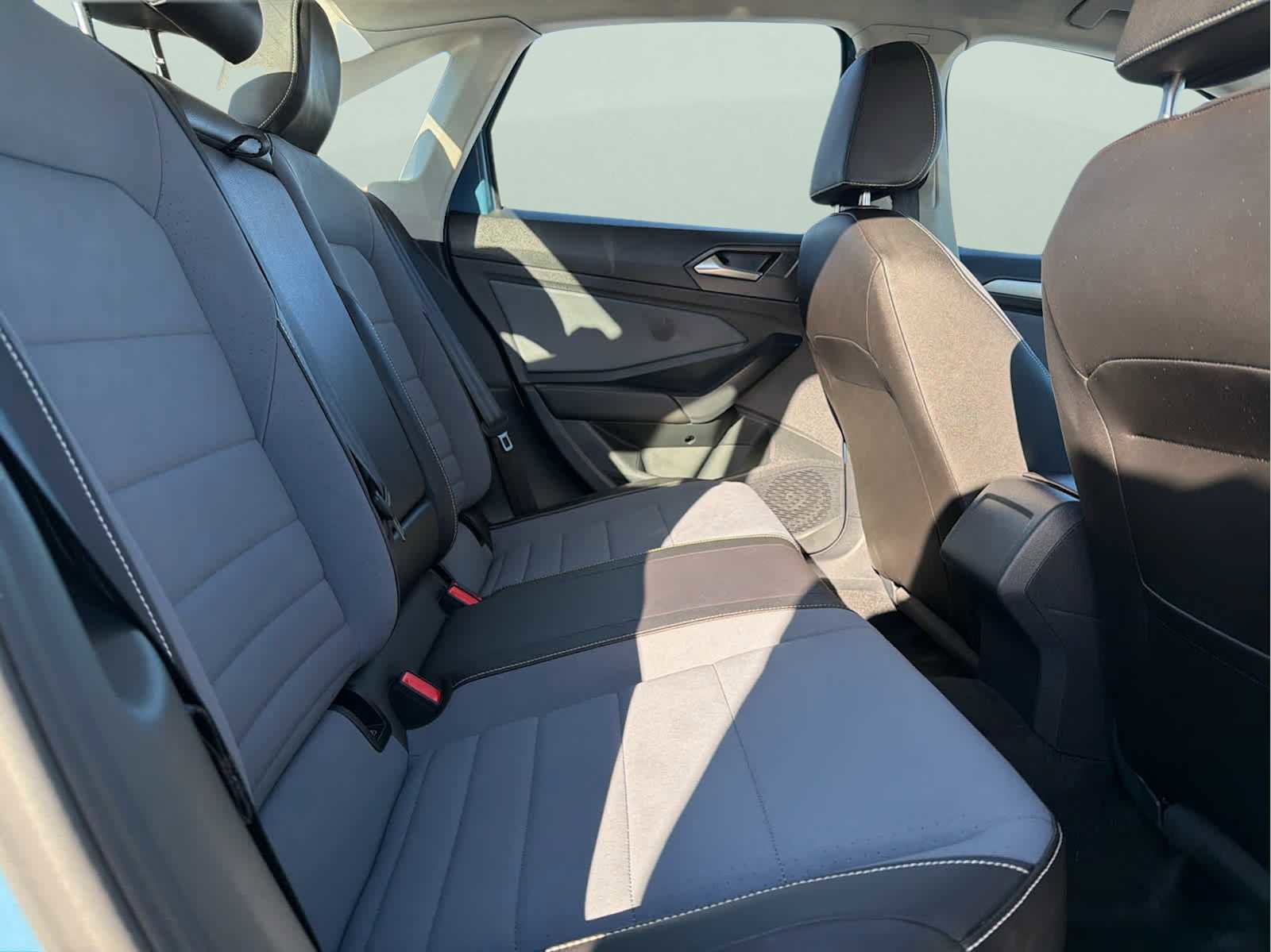 Certified 2025 Volkswagen Jetta SE image 40