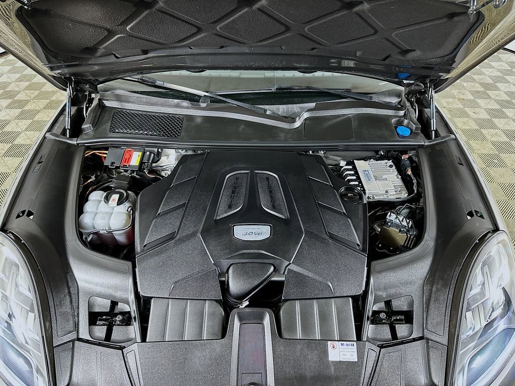 Used 2019 Porsche Cayenne Base image 38