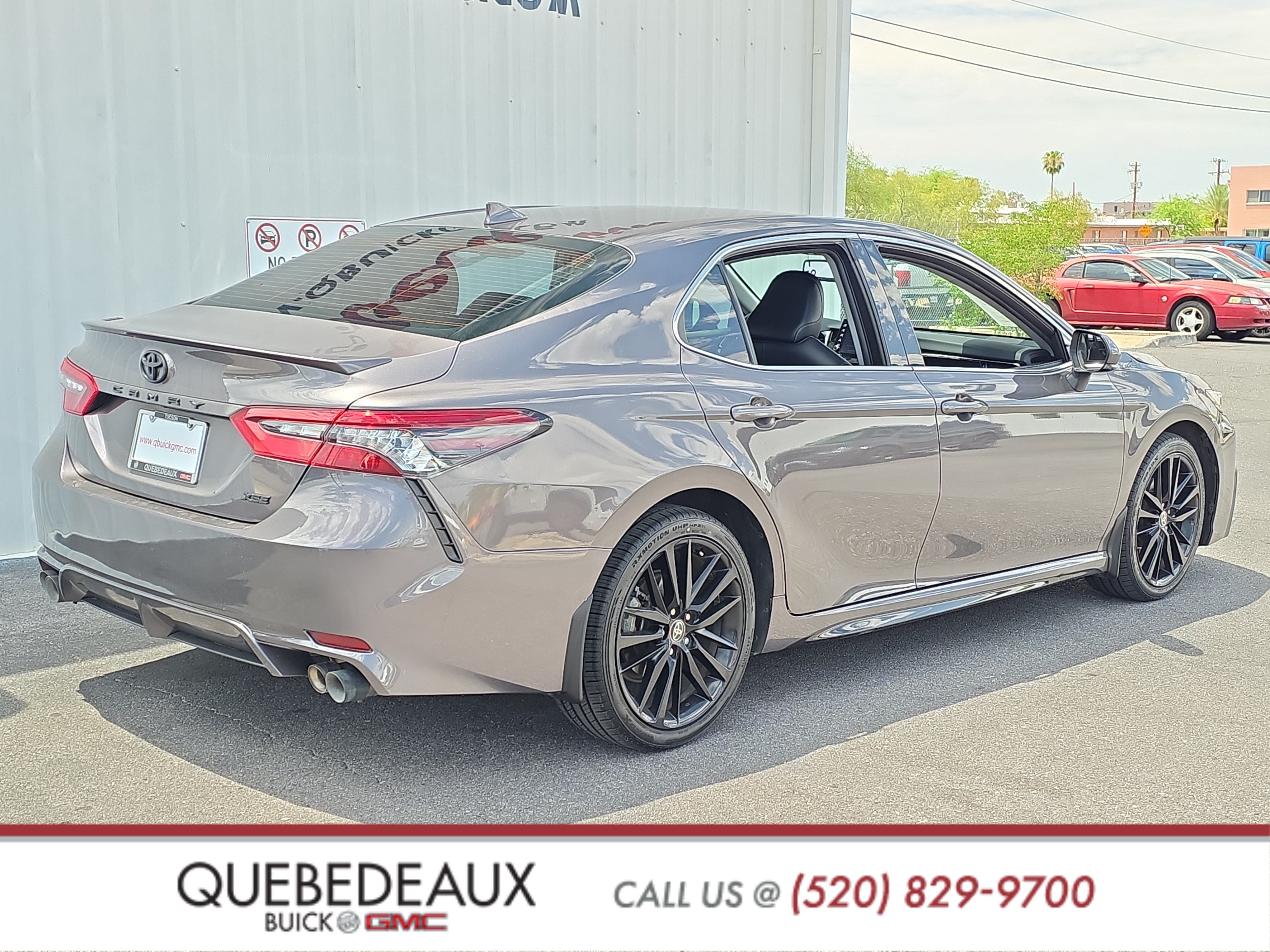 Used 2022 Toyota Camry XSE FWD image 7