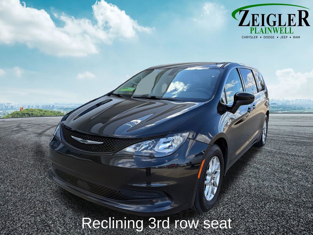 Used 2022 Chrysler Voyager LX image 10