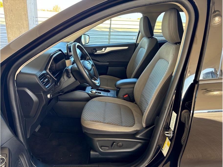 Used 2020 Ford Escape SE image 10