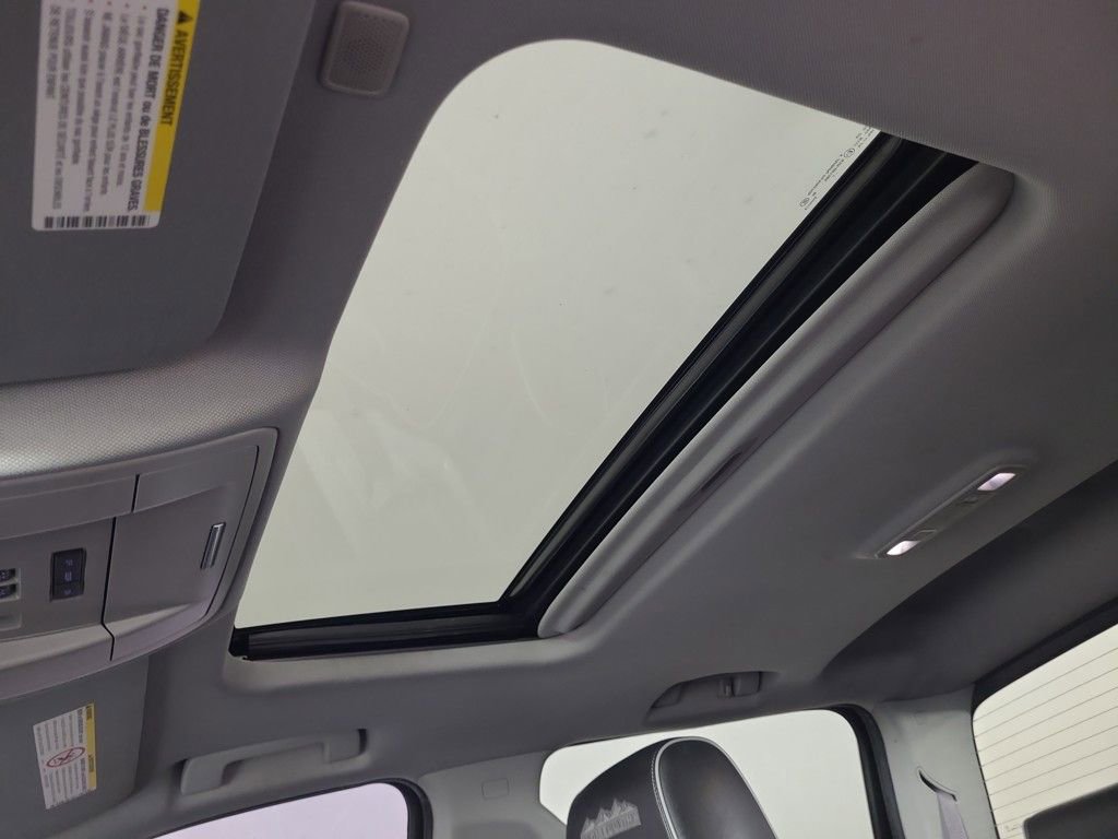 Used 2017 Chevrolet Silverado 2500 High Country w/ Duramax Plus Package image 9