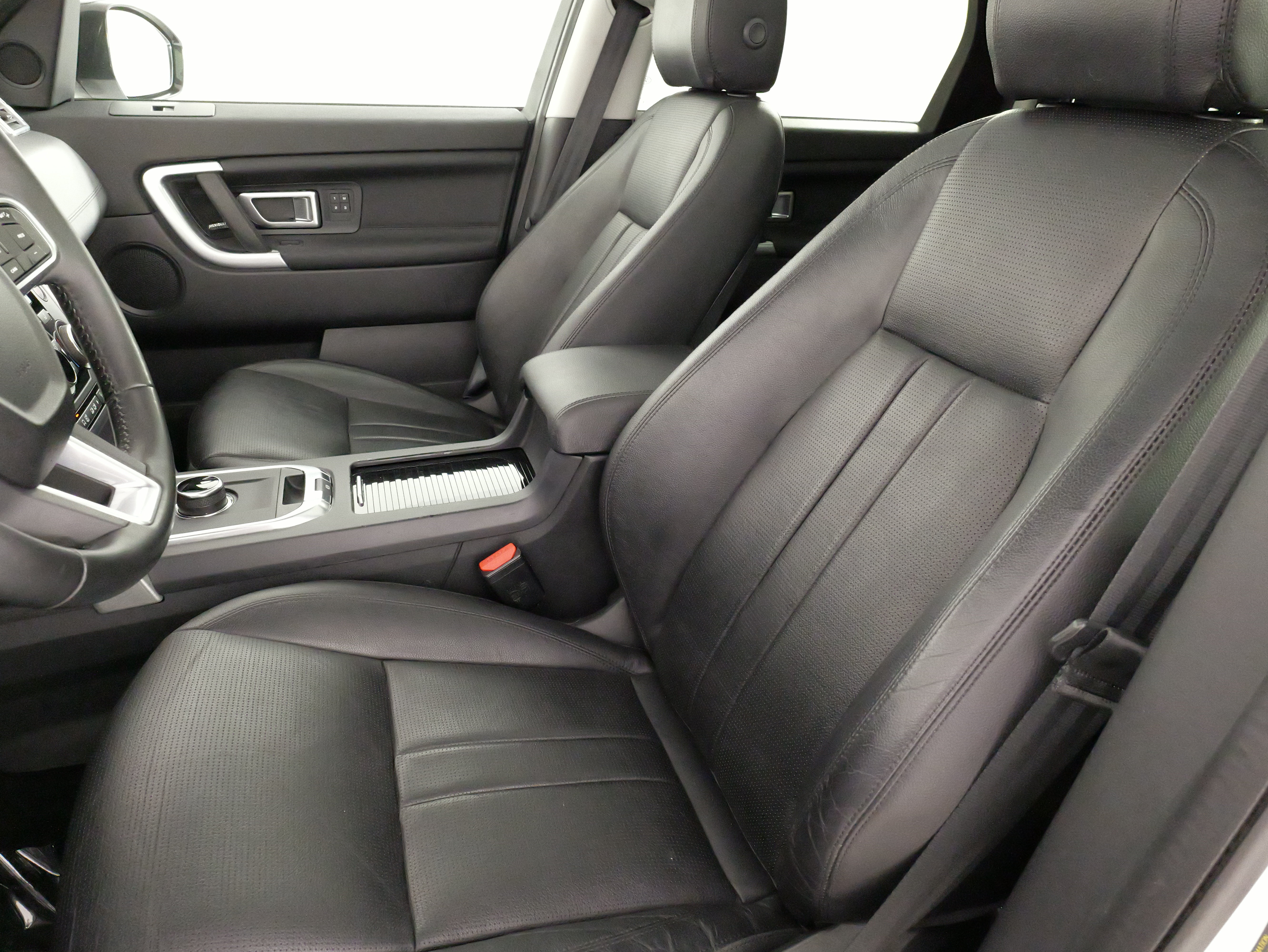Used 2018 Land Rover Discovery Sport HSE AWD/4WD image 29