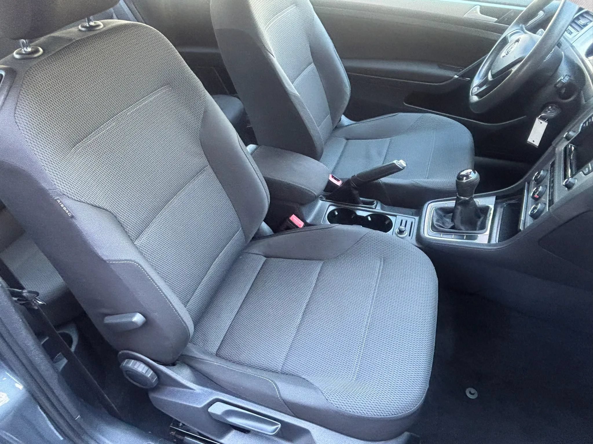 Used 2015 Volkswagen Golf Launch Edition FWD image 18