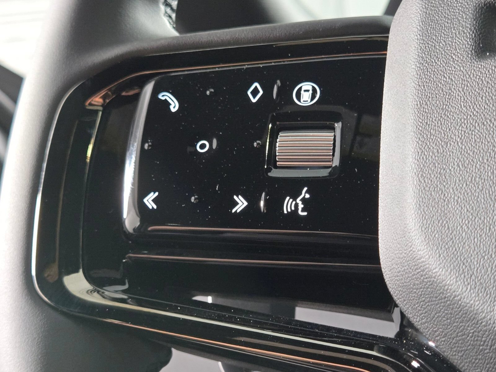 New 2026 Land Rover Range Rover Evoque Hoxton AWD/4WD image 24