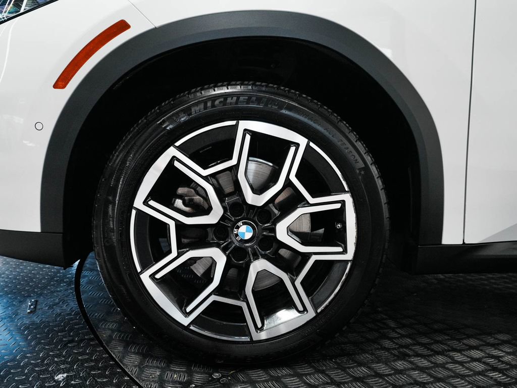 Used 2026 BMW X2 xDrive28i AWD/4WD image 9