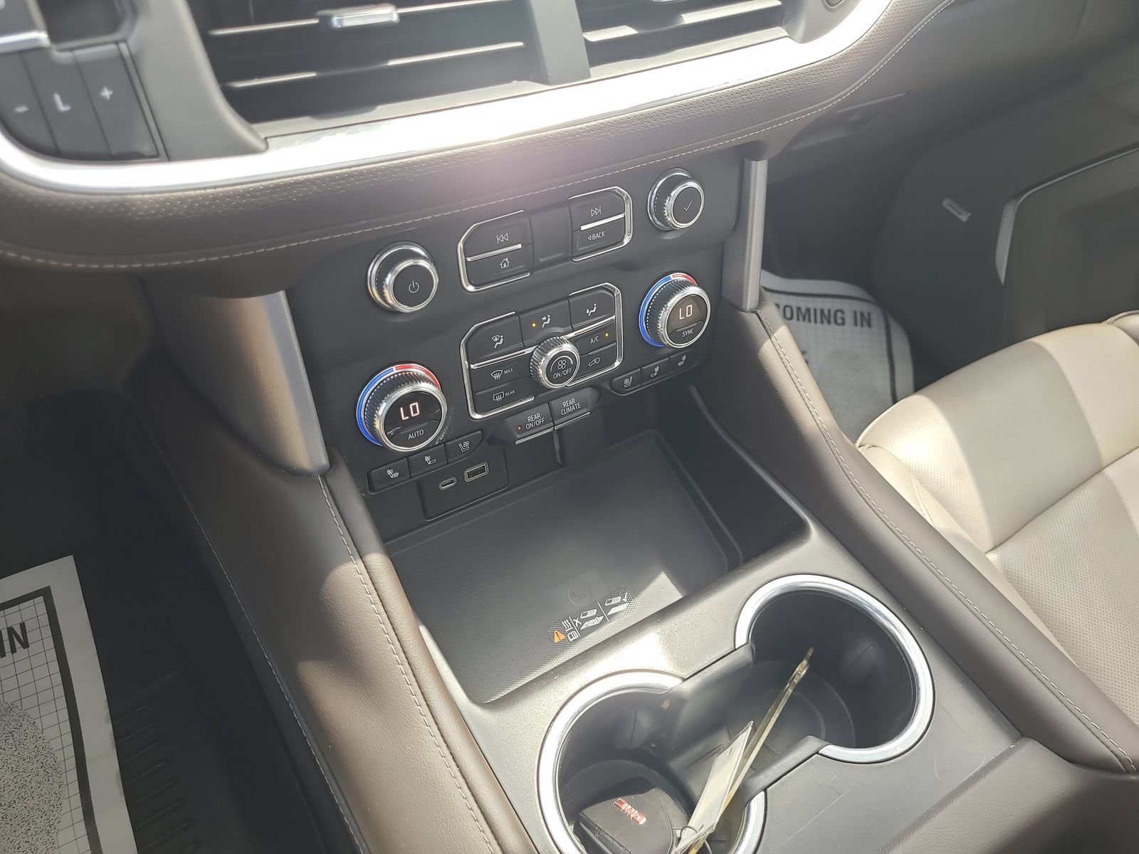Used 2022 GMC Yukon SLT AWD/4WD image 35