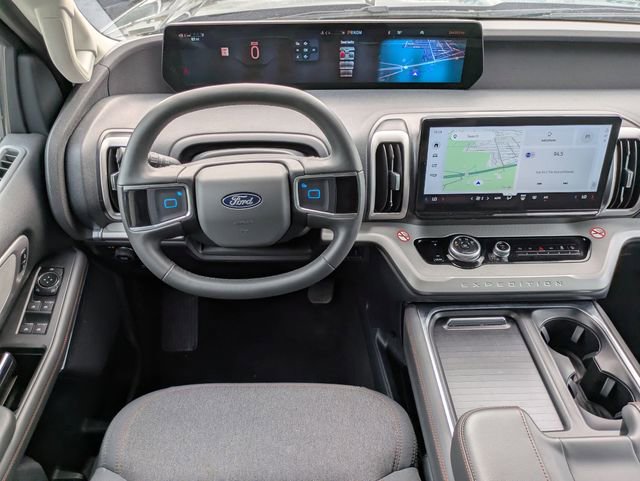 Used 2025 Ford Expedition Active AWD/4WD image 11