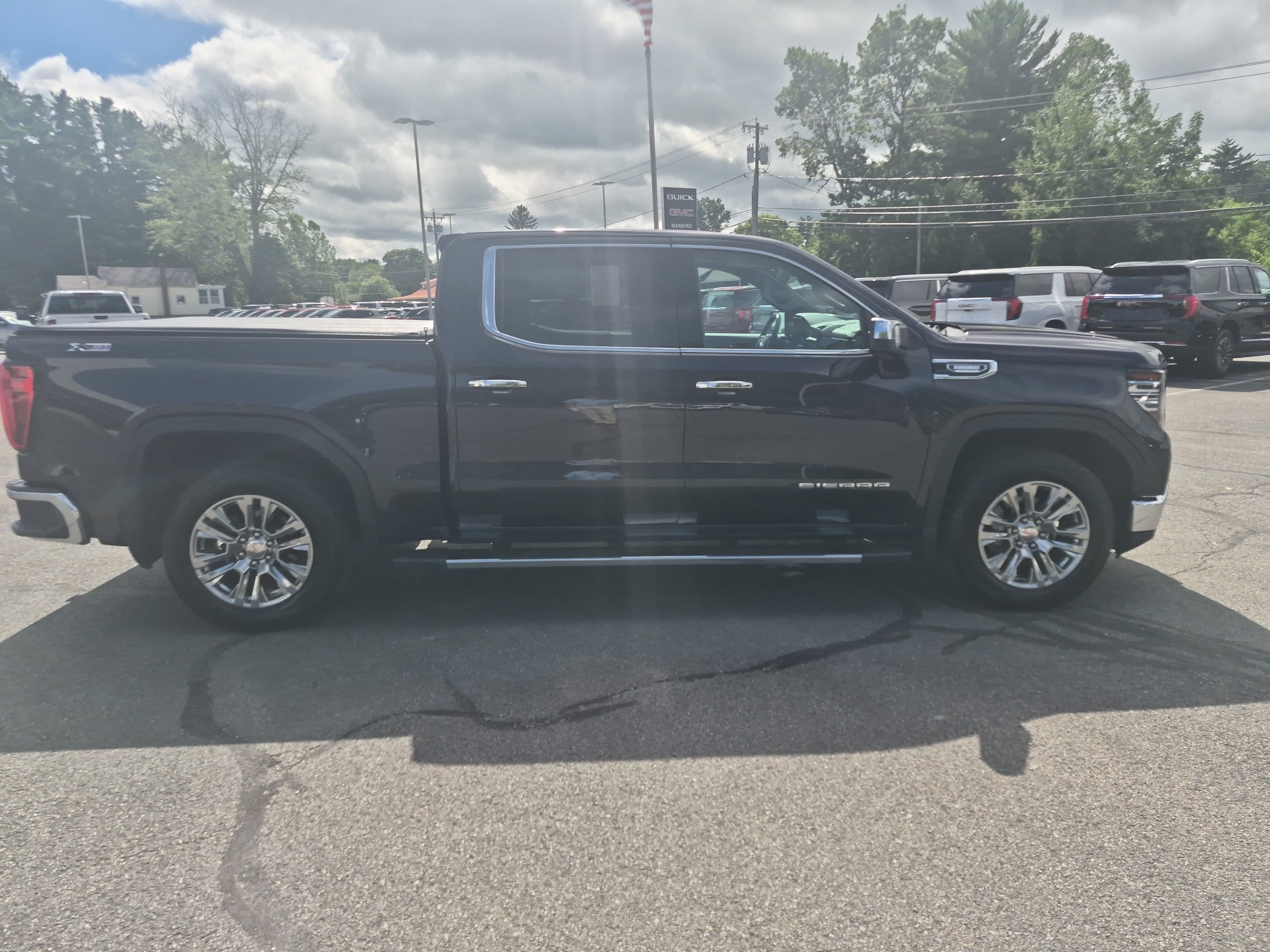 Certified 2022 GMC Sierra 1500 SLT w/ SLT Convenience Package AWD/4WD image 7