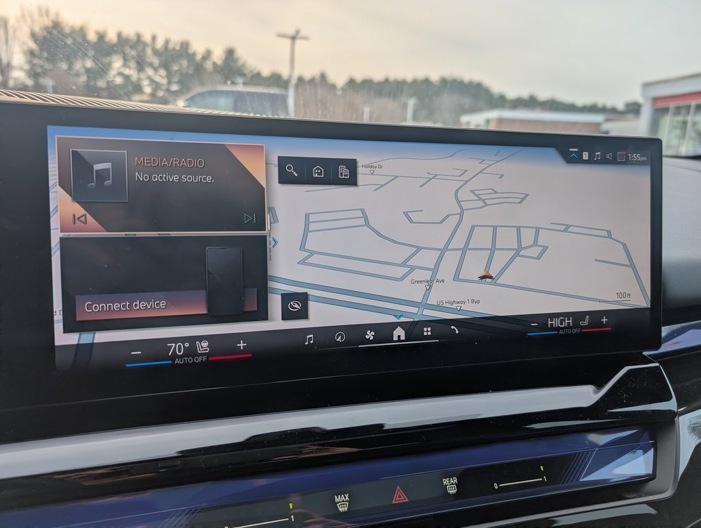 Used 2024 BMW 540i xDrive w/ Premium Package image 24