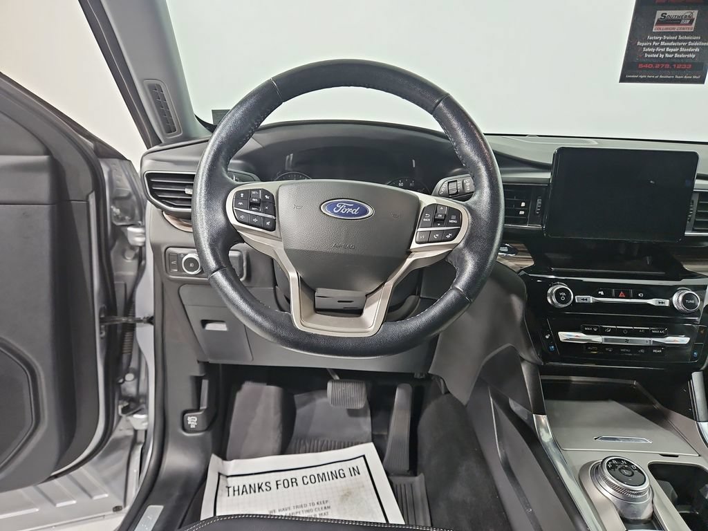 Used 2021 Ford Explorer Limited w/ Equipment Group 301A AWD/4WD image 14