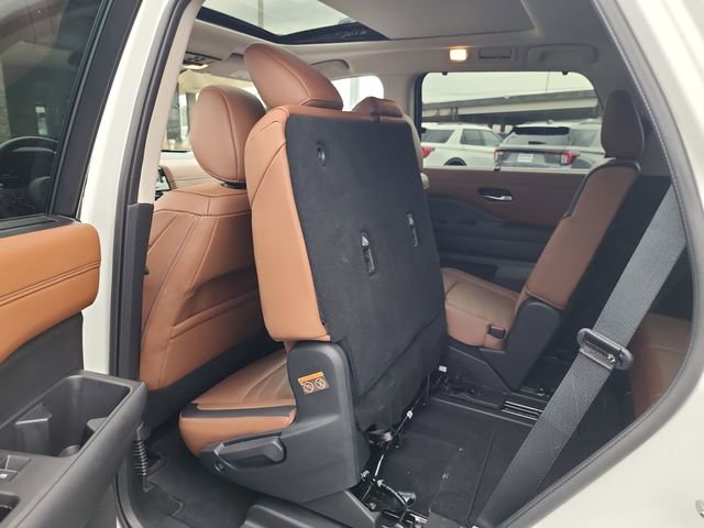 Used 2024 Nissan Pathfinder Platinum w/ Cargo Package image 32