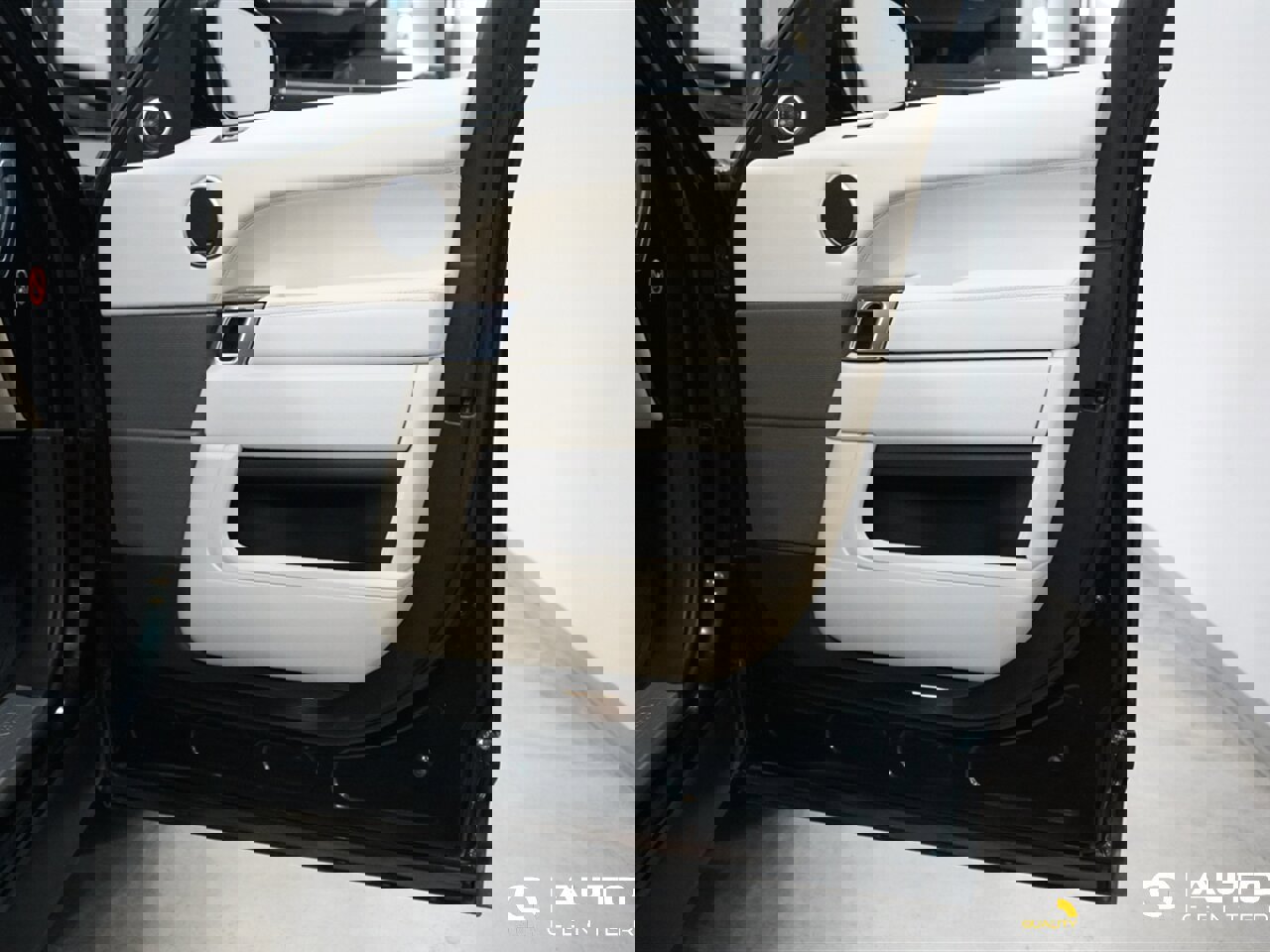 Used 2016 Land Rover Range Rover Sport HSE image 13