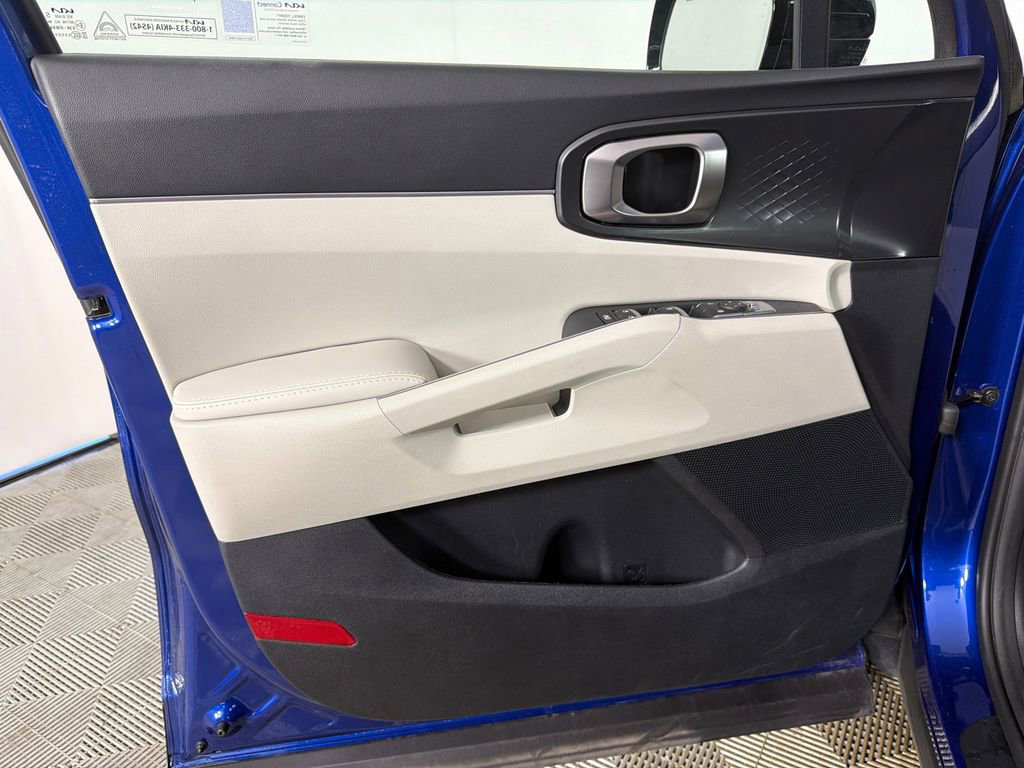 Used 2023 Kia Sorento S w/ Panoramic Sunroof Package FWD image 12