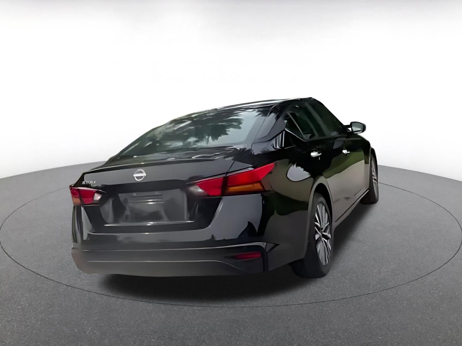 Used 2025 Nissan Altima 2.5 SV FWD image 16