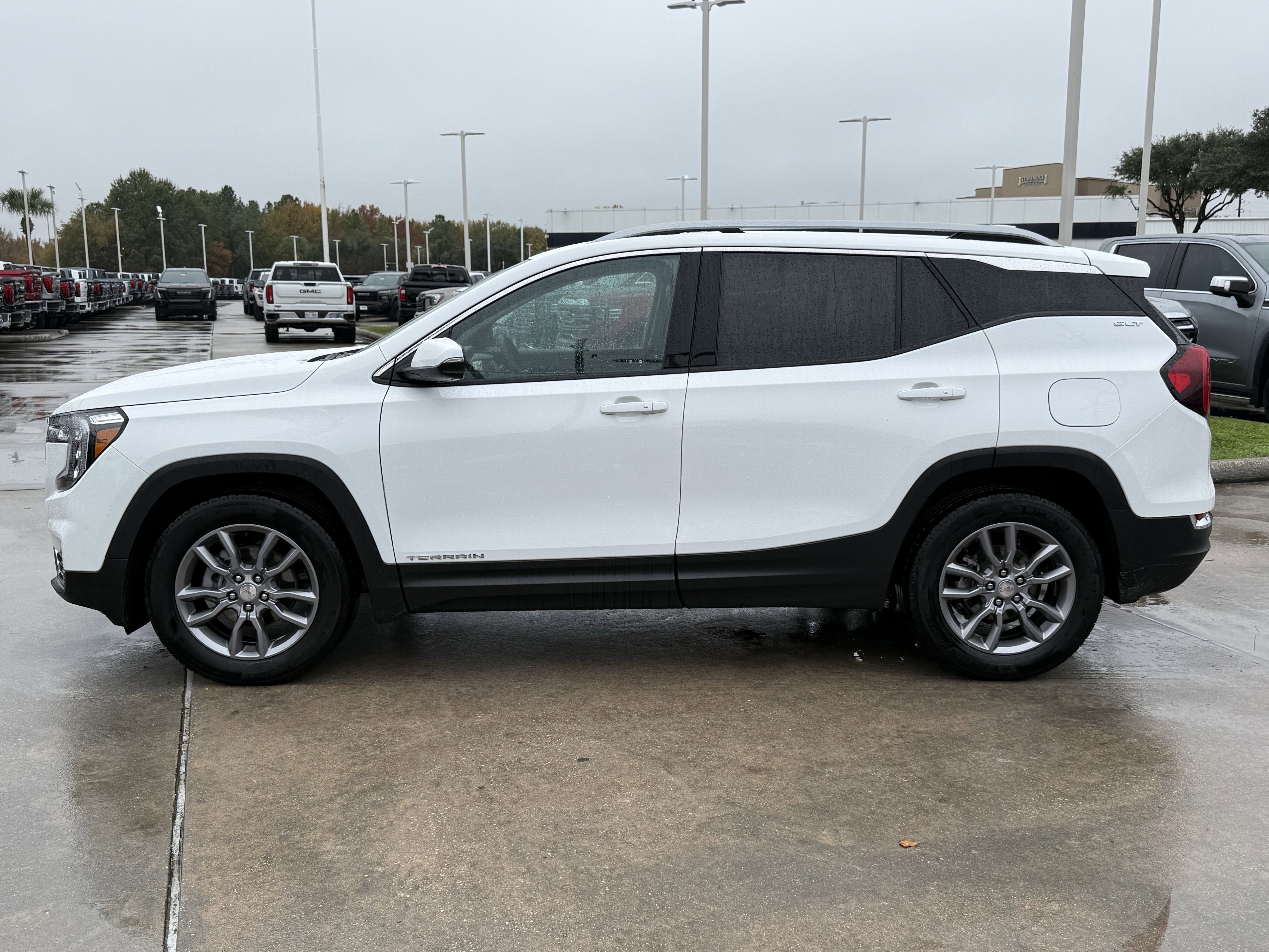 Used 2024 GMC Terrain SLT image 8