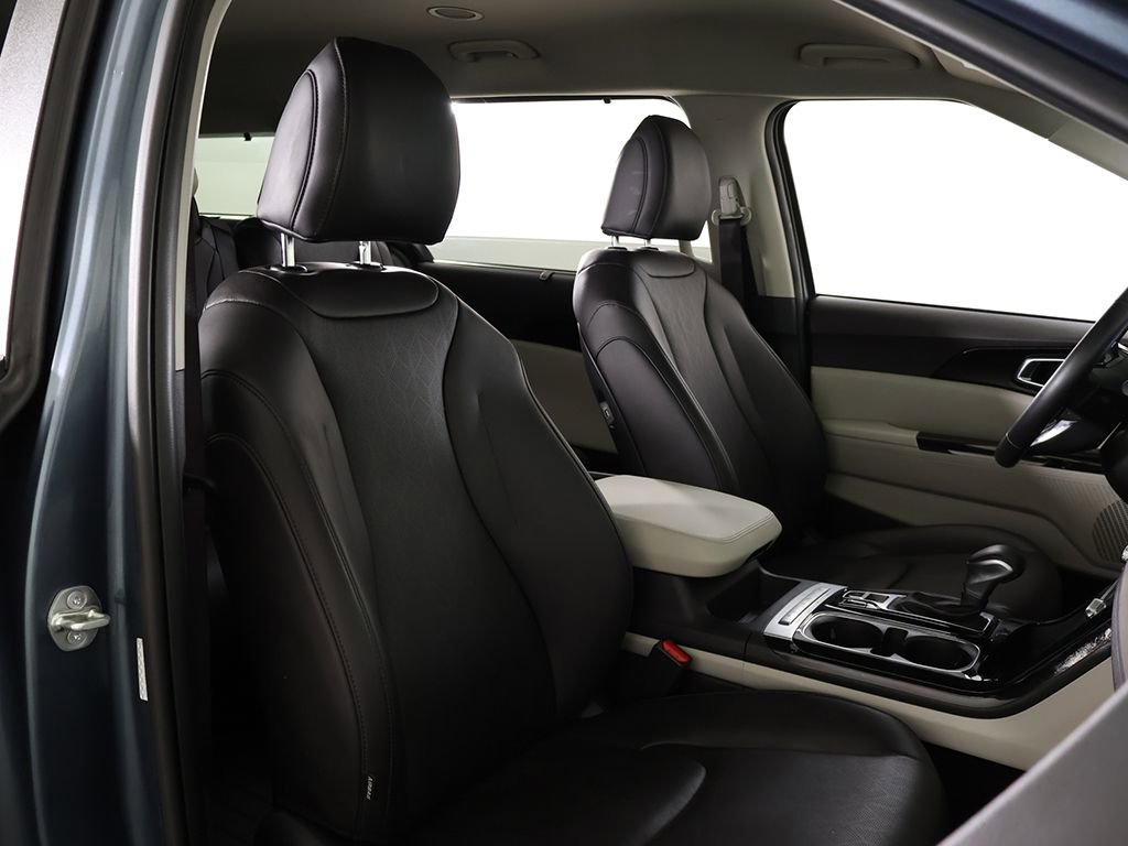 Used 2024 Kia Carnival EX FWD image 30
