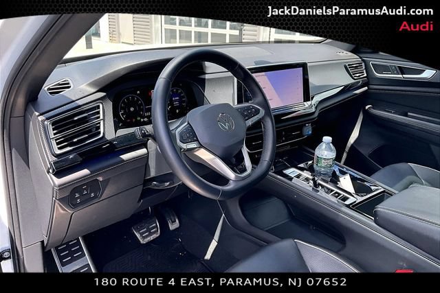 Used 2024 Volkswagen Atlas Cross Sport SEL Premium R-Line AWD/4WD image 11