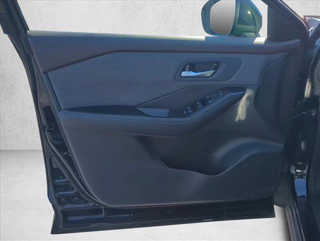 Used 2023 Nissan Rogue SV image 10