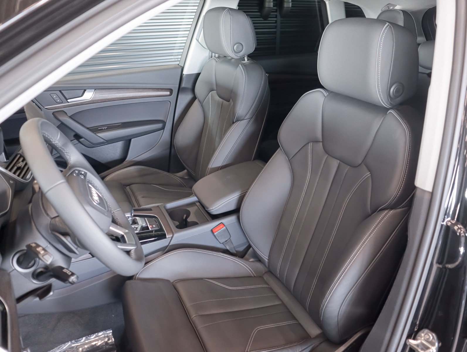Certified 2025 Audi Q5 e Premium AWD/4WD image 3