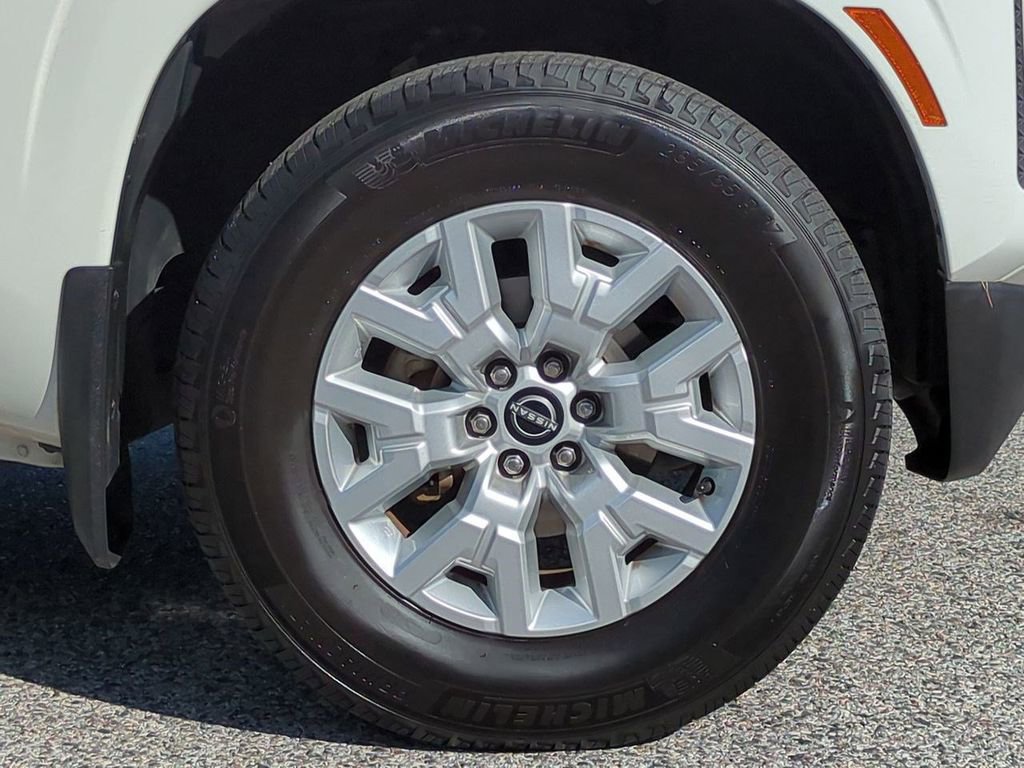 Certified 2022 Nissan Frontier SV image 11