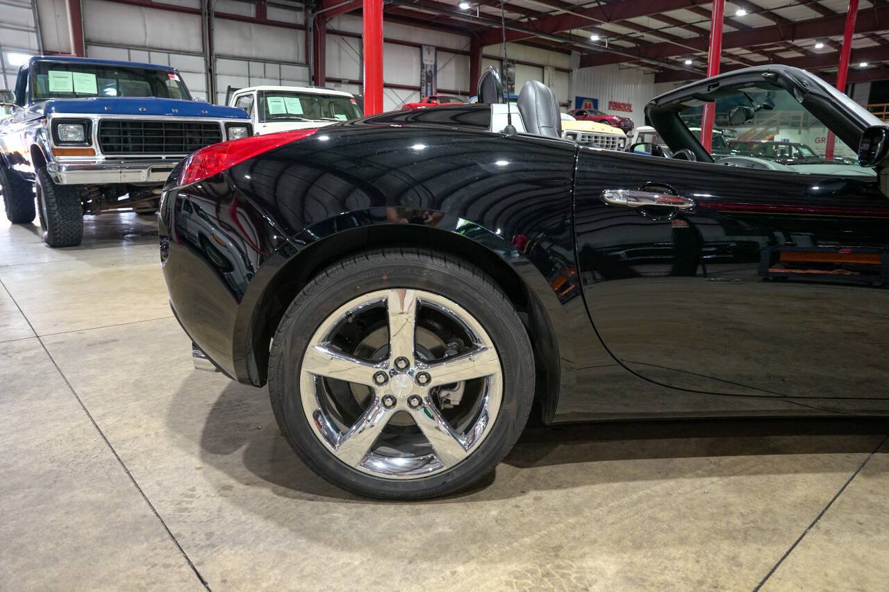 Used 2006 Pontiac Solstice Convertible w/ Premium Package RWD image 9