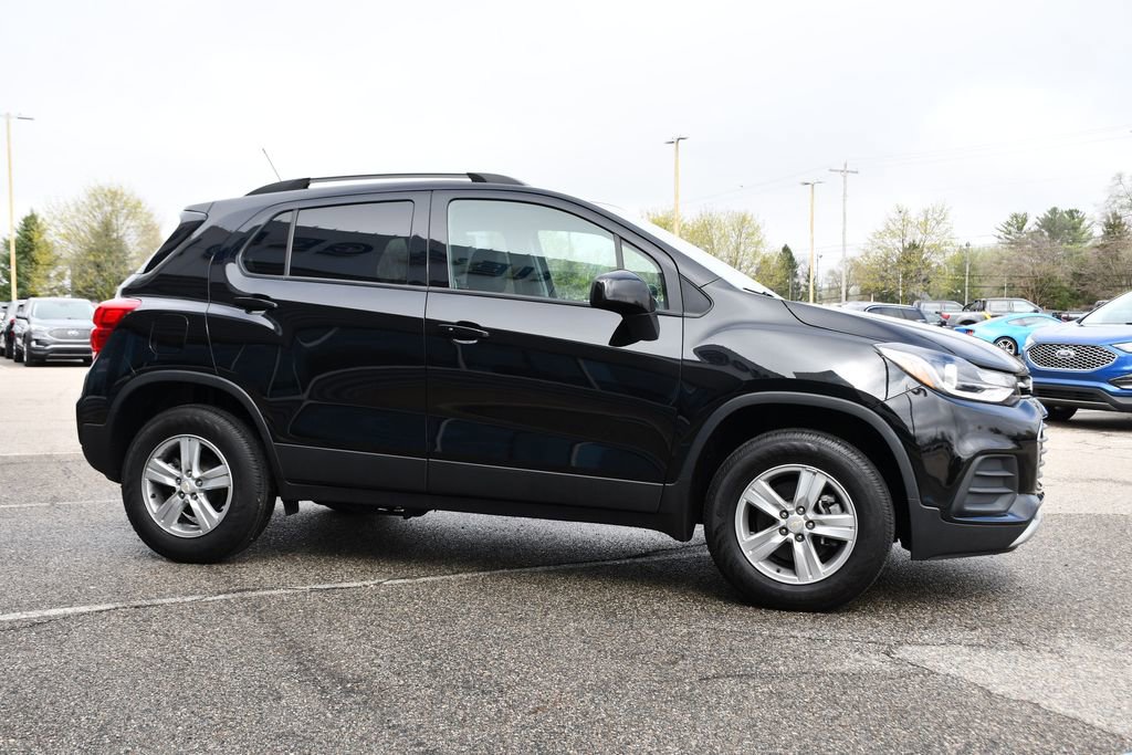 Used 2022 Chevrolet Trax LT w/ LT Convenience Package AWD/4WD image 8