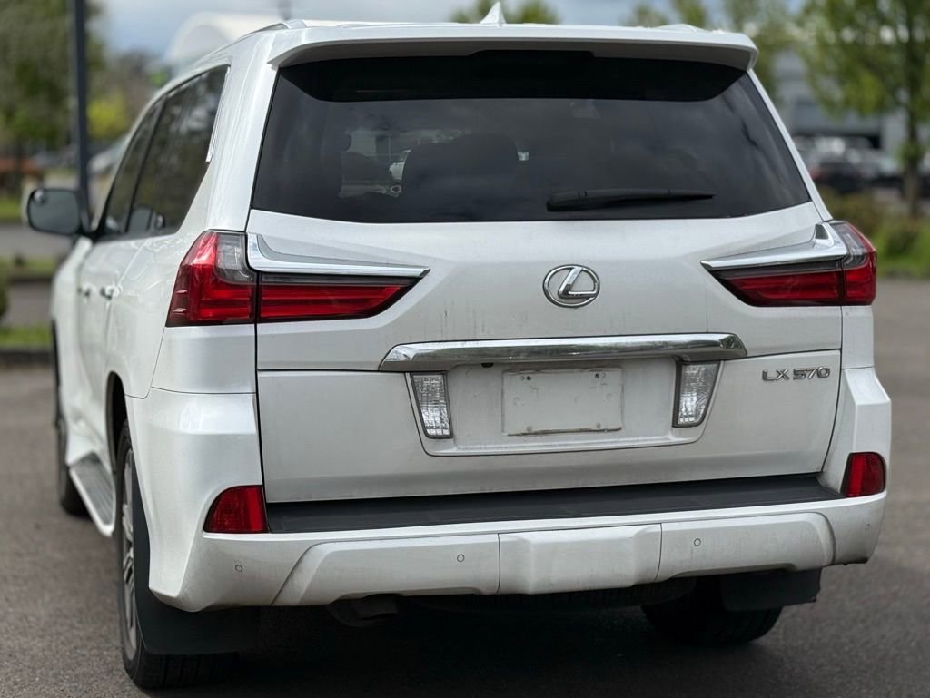 Used 2016 Lexus LX 570 4WD w/ Luxury Package image 3