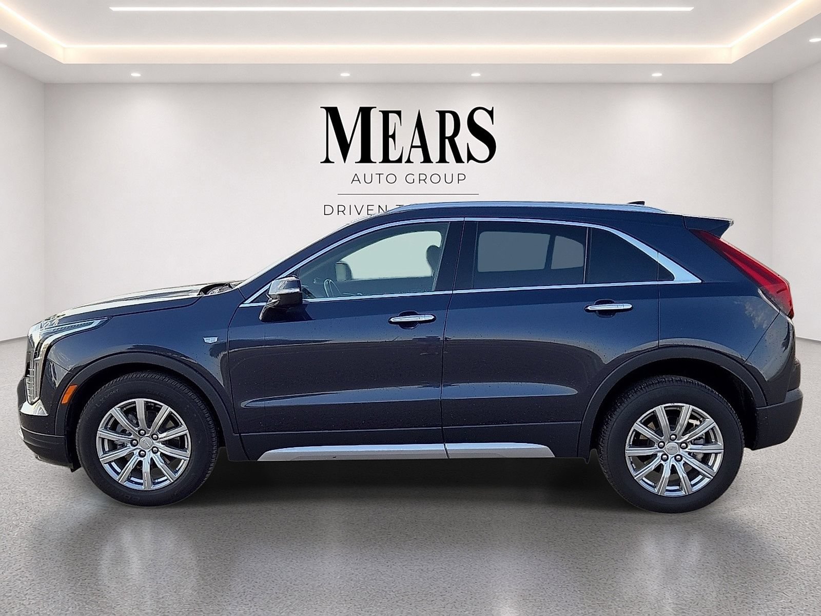 Used 2023 Cadillac XT4 Premium Luxury AWD/4WD image 2
