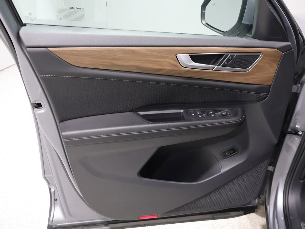 Used 2024 Volkswagen Atlas SE image 12