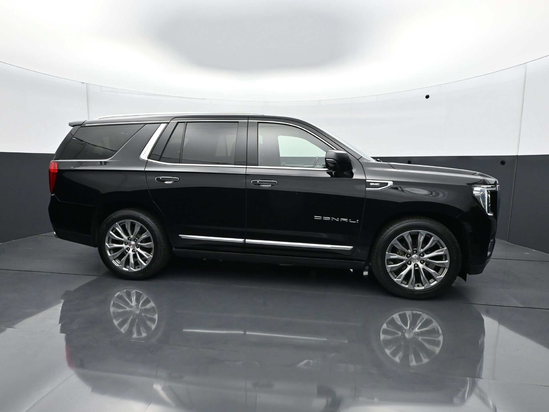 Used 2021 GMC Yukon Denali w/ Denali Ultimate Package AWD/4WD image 8