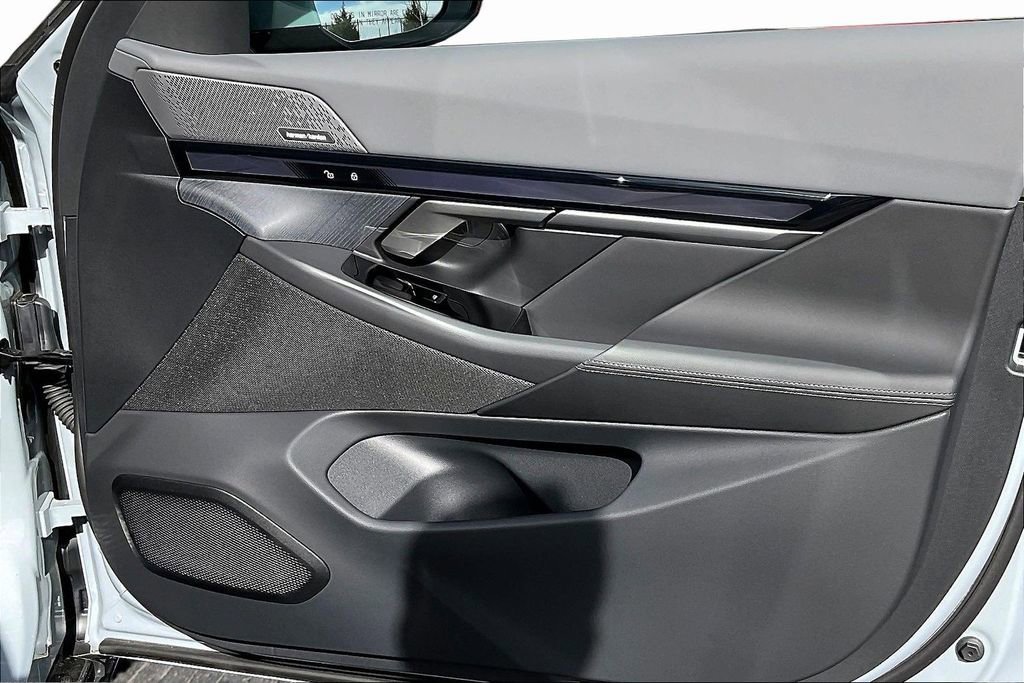 New 2026 BMW 550e xDrive AWD/4WD image 27