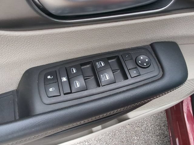 Certified 2023 Chrysler Pacifica Touring-L FWD image 13
