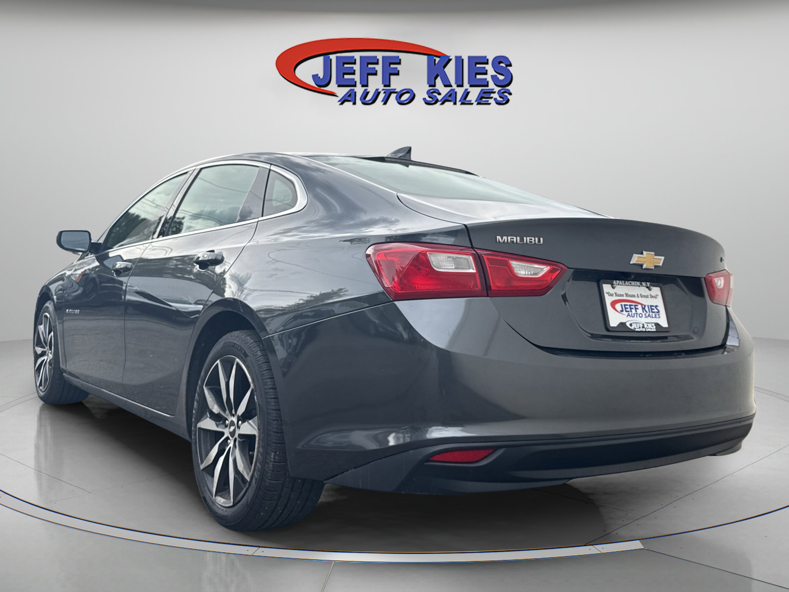 Used 2017 Chevrolet Malibu LT image 5