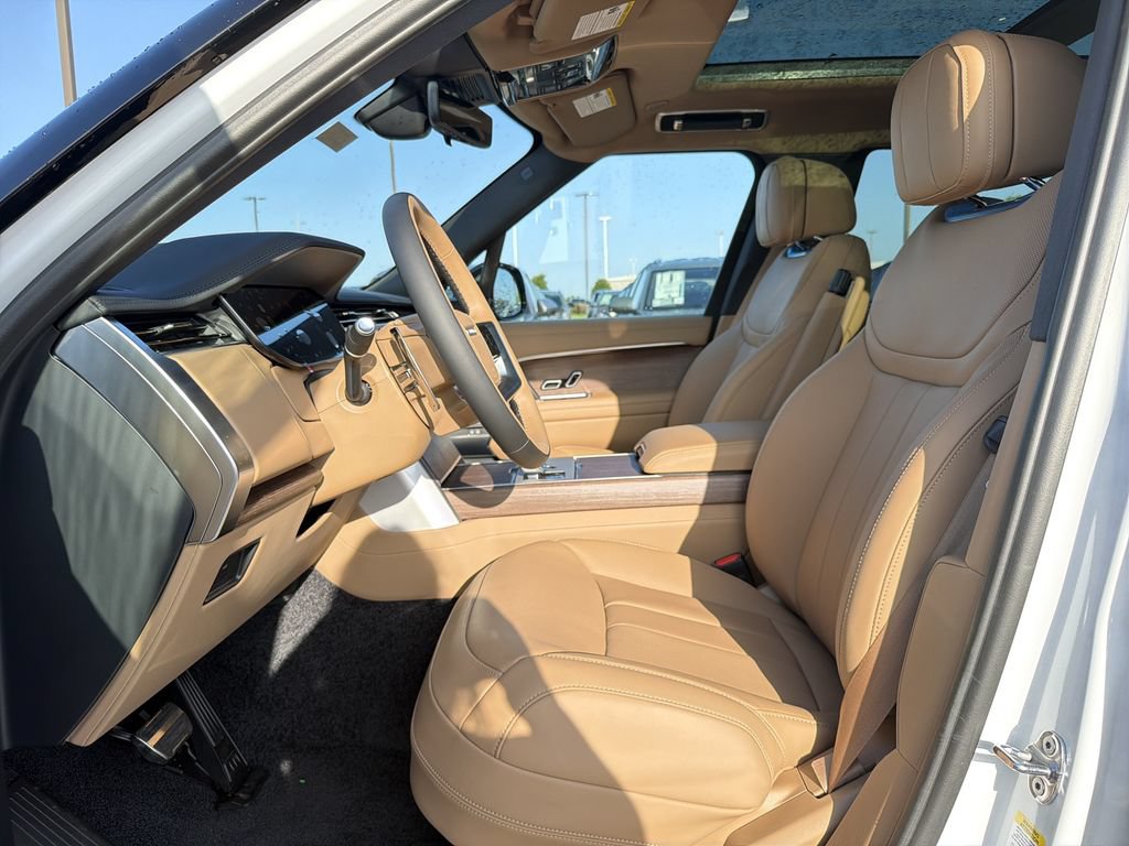 New 2026 Land Rover Range Rover Long Wheelbase SE AWD/4WD image 3