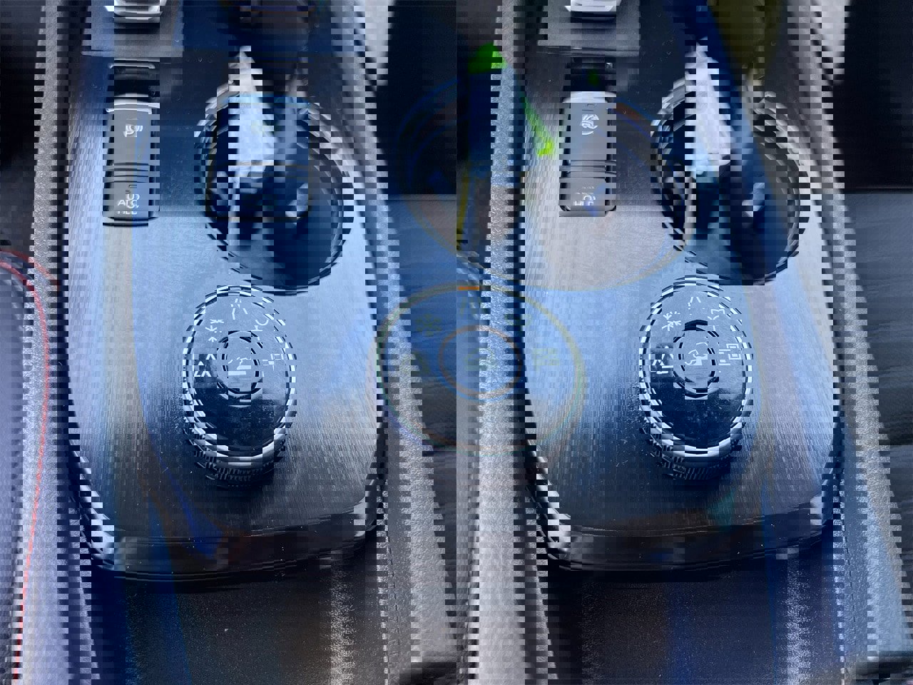 Certified 2025 Nissan Rogue SV image 19