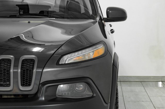 Used 2017 Jeep Cherokee Trailhawk w/ Cold Weather Group image 42