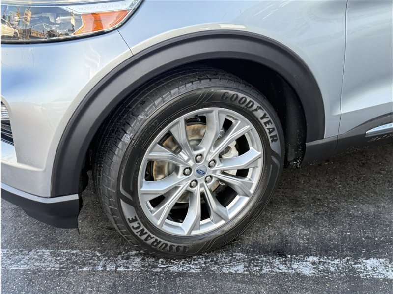 Used 2020 Ford Explorer XLT w/ Equipment Group 202A image 13