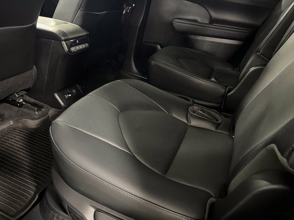 Used 2023 Toyota Highlander Limited AWD/4WD image 18
