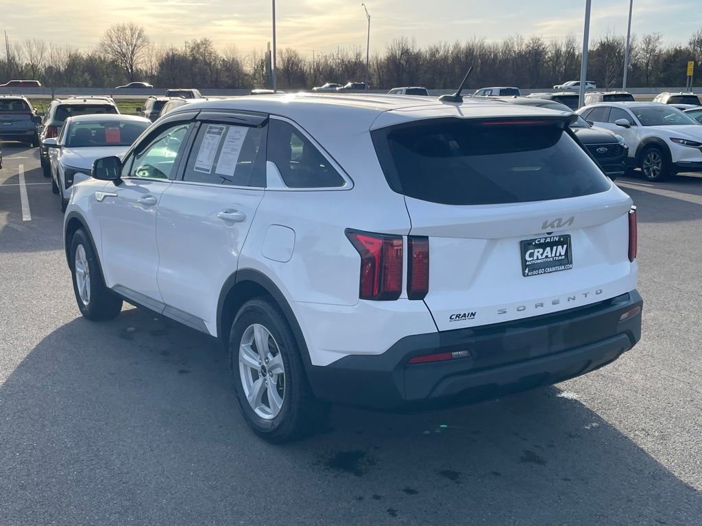 Used 2022 Kia Sorento LX image 5