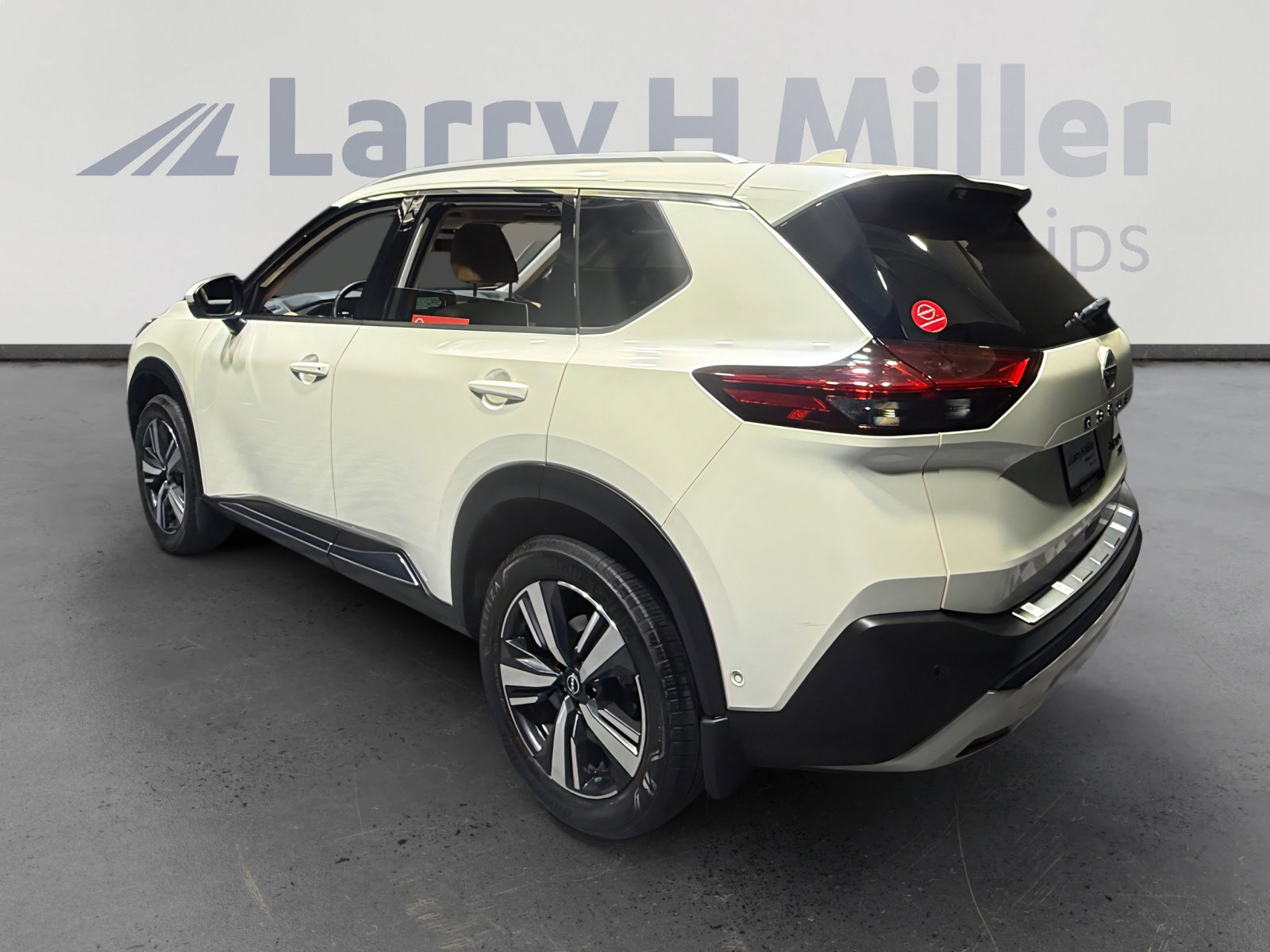 Certified 2023 Nissan Rogue Platinum w/ Platinum Premium Package AWD/4WD image 3