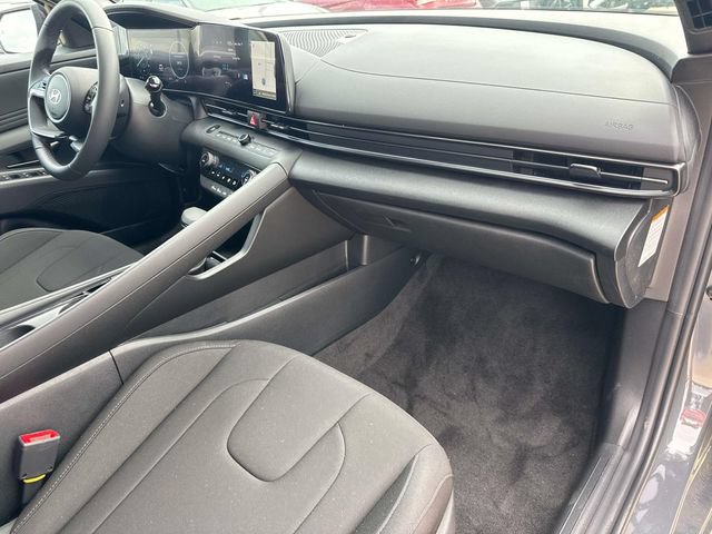 New 2026 Hyundai Elantra SEL FWD image 17
