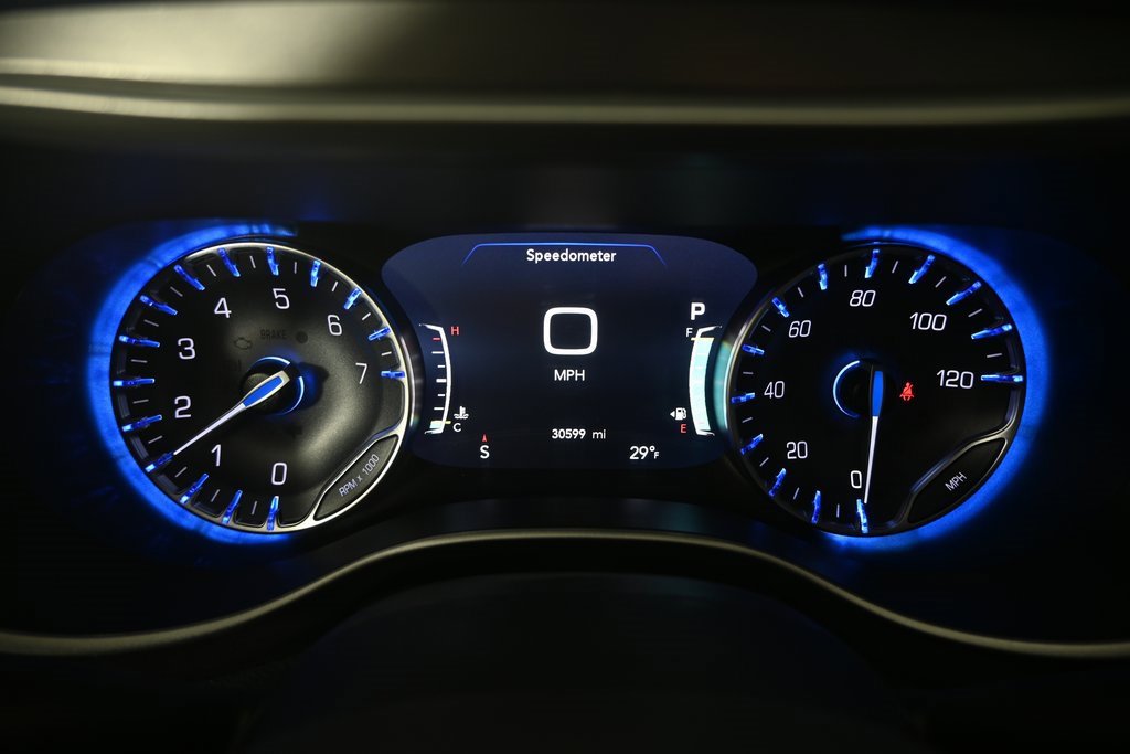 Used 2024 Chrysler Pacifica Touring-L image 27